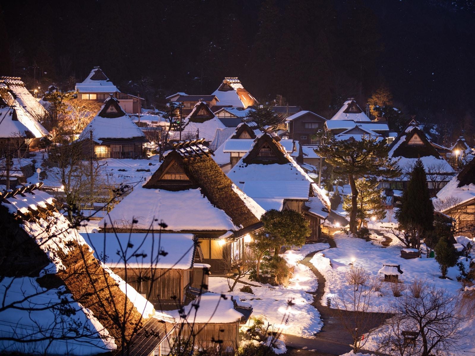 美山合掌村冬季雪燈廊點燈夜景